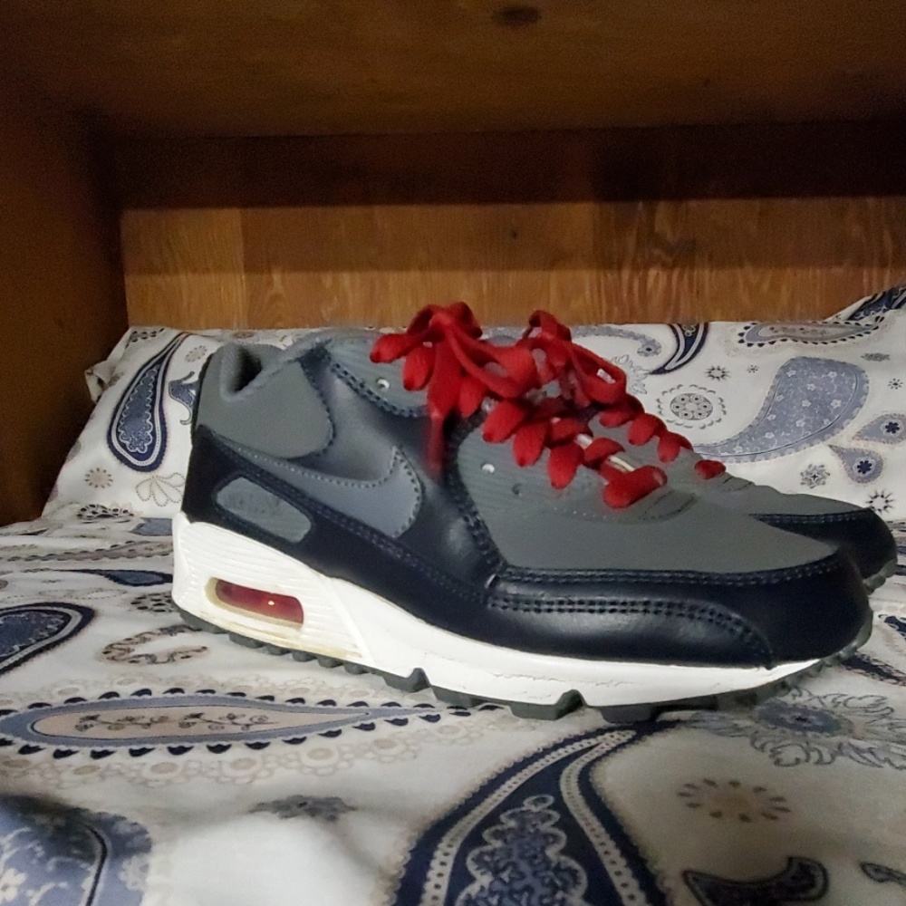 NIKE